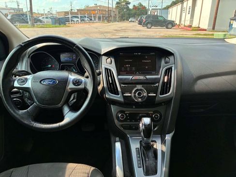 Used 2012 Ford Focus Titanium FWD image 11