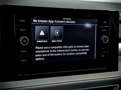 Certified 2025 Volkswagen Taos SE w/ Panoramic Sunroof Package image 13