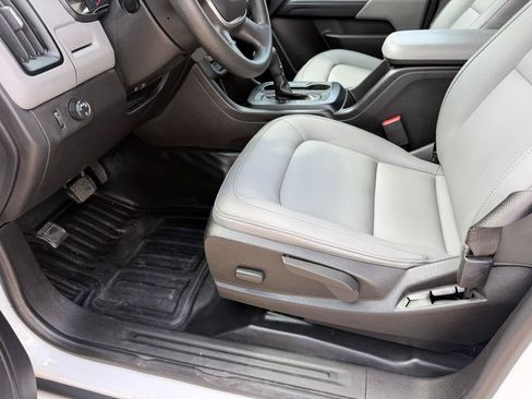 Used 2021 Chevrolet Colorado W/T w/ WT Convenience Package RWD image 18