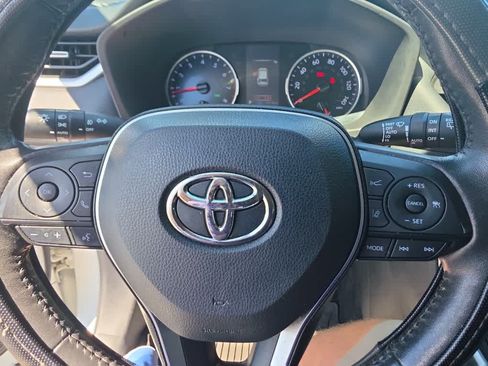 Used 2022 Toyota RAV4 XLE Premium FWD image 30