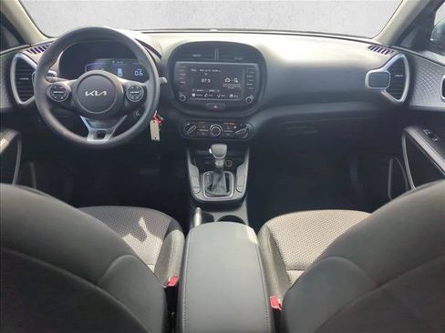 Used 2025 Kia Soul LX w/ LX Technology Package FWD image 21