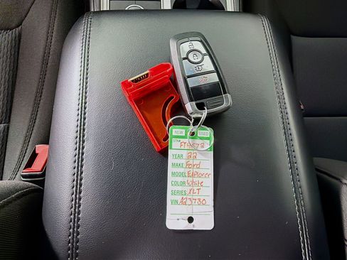 Used 2022 Ford Explorer XLT image 34