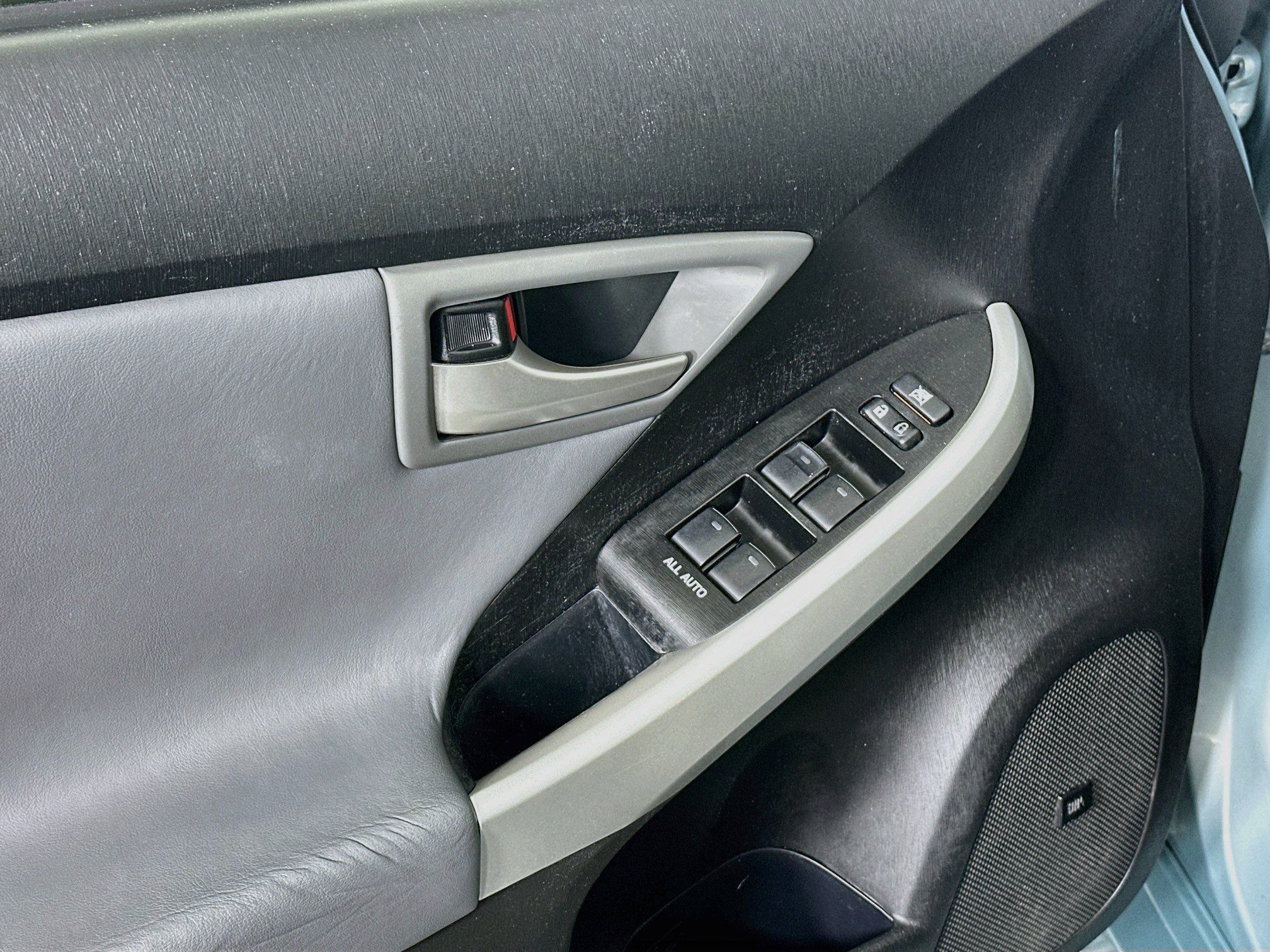 Used 2014 Toyota Prius Prime Advanced FWD image 15