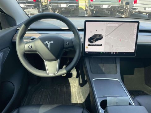 Used 2022 Tesla Model Y Long Range AWD/4WD image 11