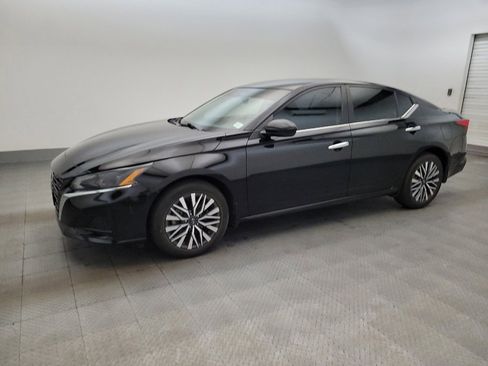 Used 2023 Nissan Altima 2.5 SV AWD/4WD image 2