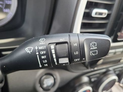 Used 2022 Hyundai Venue Limited w/ Cargo Package FWD image 18