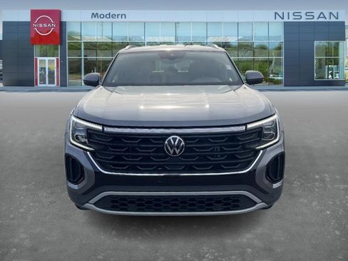Used 2024 Volkswagen Atlas Cross Sport SE image 2