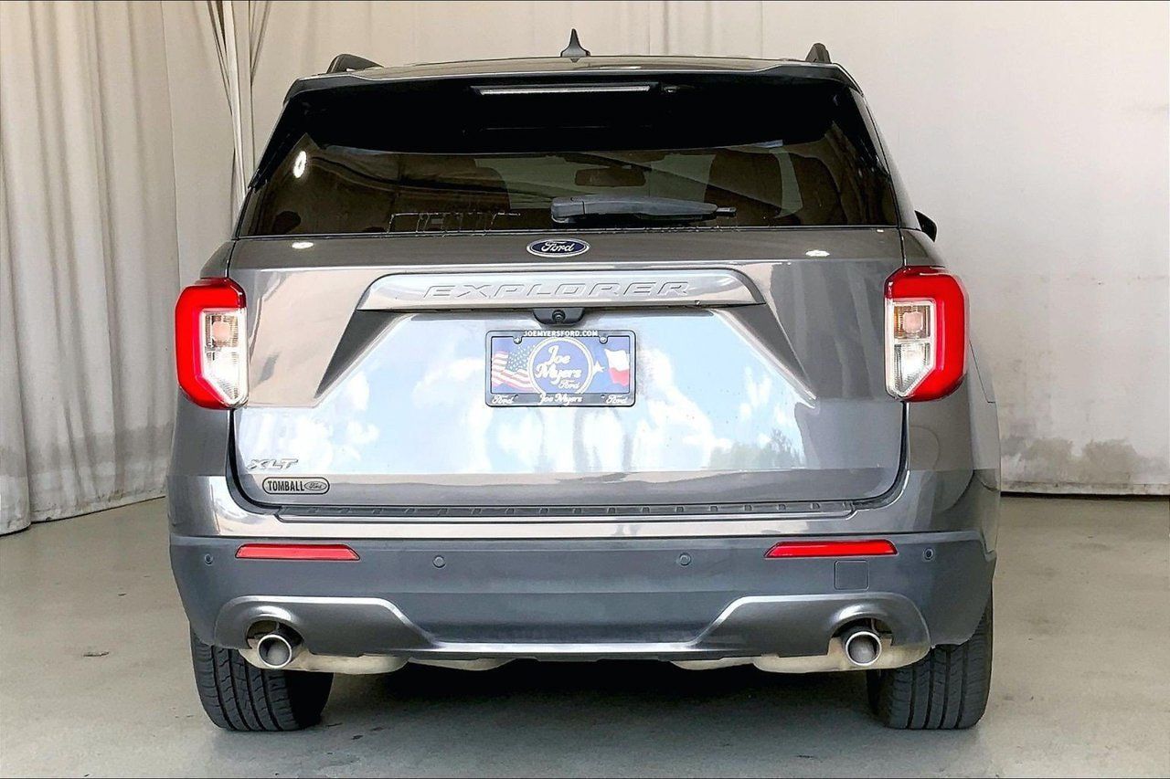 Used 2023 Ford Explorer XLT w/ Equipment Group 202A RWD image 4