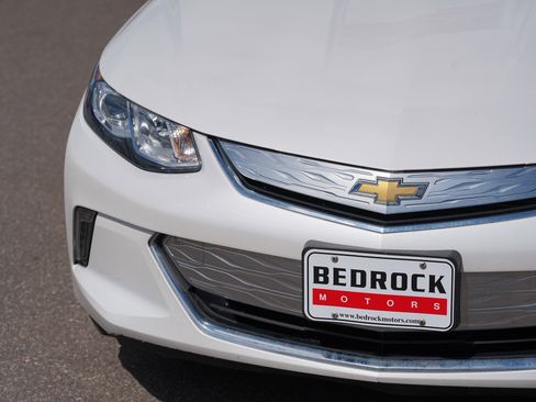 Used 2017 Chevrolet Volt LT w/ Comfort Package FWD image 9