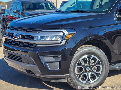 Used 2024 Ford Expedition XLT image 3