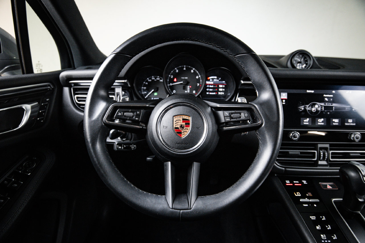 Certified 2023 Porsche Macan AWD/4WD image 26