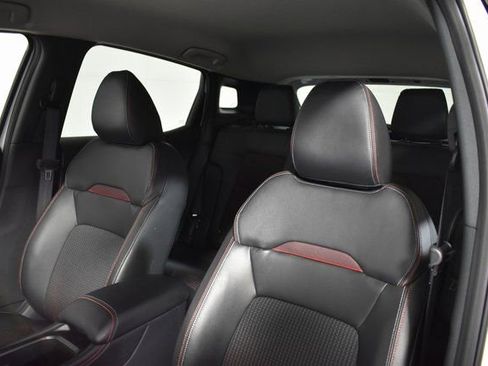 Certified 2025 Nissan Kicks SR image 10