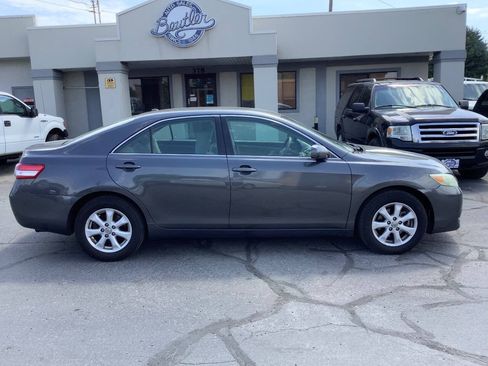 Used 2010 Toyota Camry LE FWD image 16