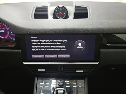 Used 2023 Porsche Cayenne AWD/4WD image 15