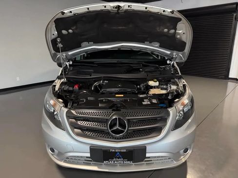 Used 2017 Mercedes-Benz Metris Passenger w/ Driver Efficiency Package image 7