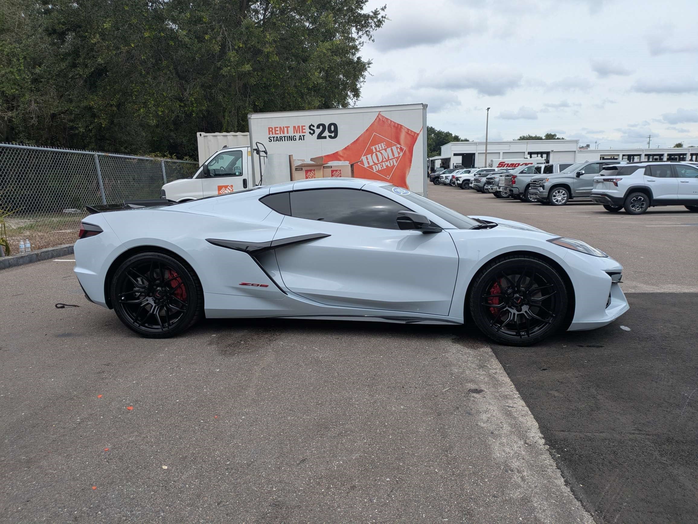 Used 2024 Chevrolet Corvette Z06 RWD image 2