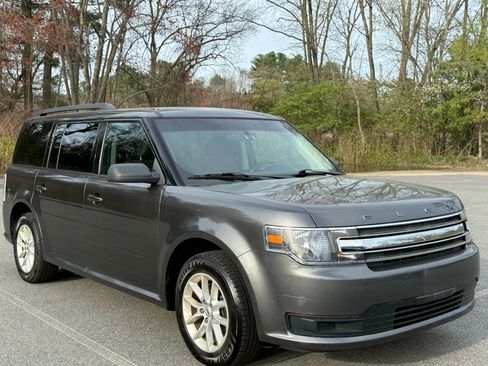 Used 2018 Ford Flex SE image 1