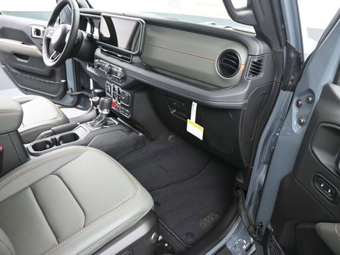 New 2025 Jeep Gladiator Mojave w/ Safety Group image 17