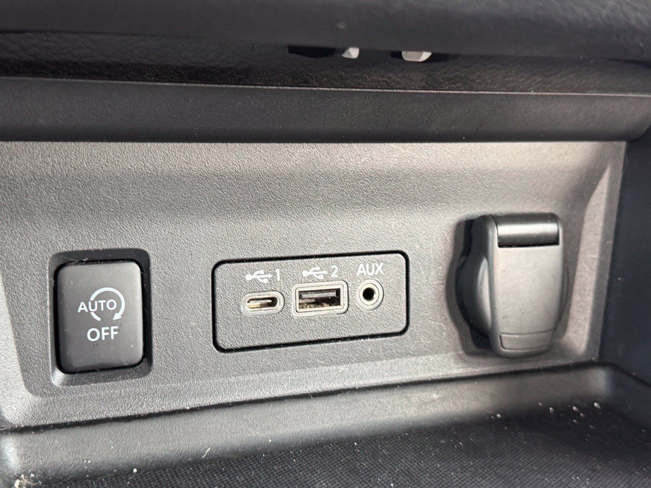 Certified 2025 Nissan Sentra SV FWD image 14