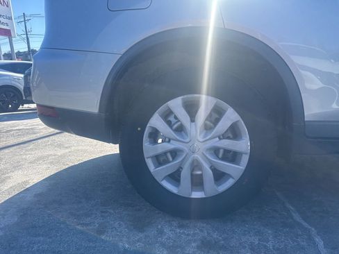 Certified 2018 Nissan Rogue S image 9