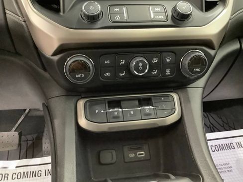 Used 2023 GMC Acadia Denali w/ Denali Ultimate Package AWD/4WD image 25