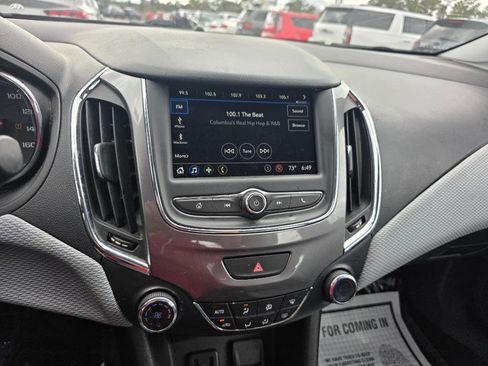 Used 2019 Chevrolet Cruze LT w/ RS Package image 15