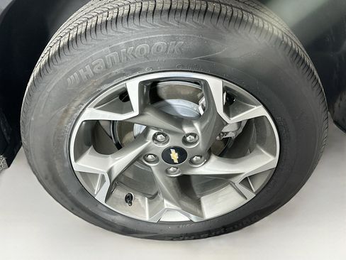 Used 2025 Chevrolet Trax LT w/ LT Convenience Package image 11