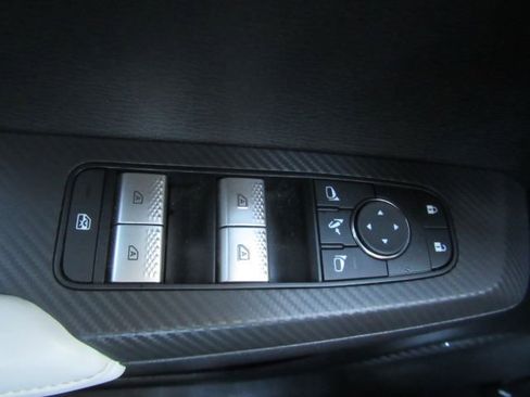 Used 2025 Mitsubishi Outlander SE image 36