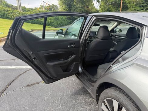 Used 2021 Nissan Altima 2.5 SV AWD/4WD image 12