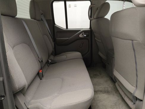 Used 2018 Nissan Frontier SV image 19