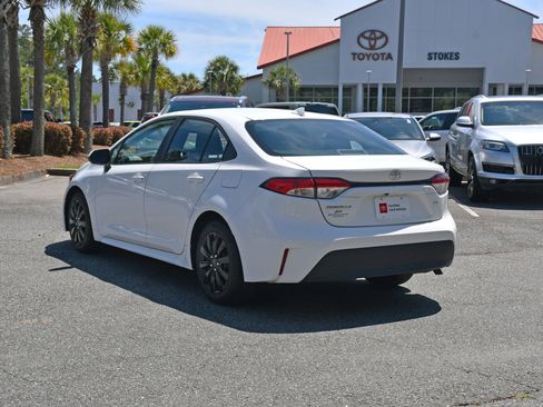Certified 2023 Toyota Corolla LE FWD image 3