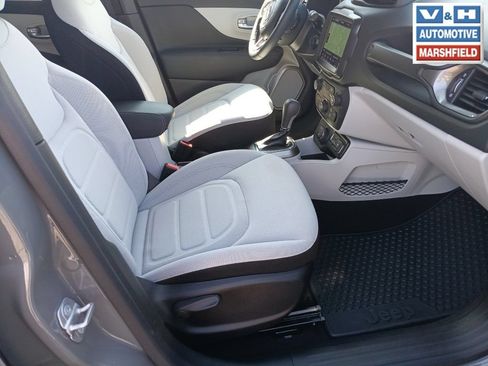 Used 2022 Jeep Renegade Latitude w/ Convenience Group AWD/4WD image 26