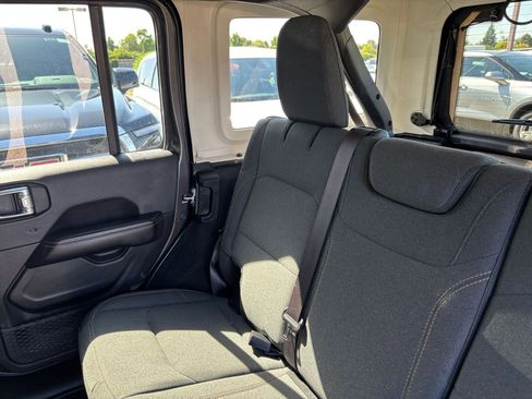 Used 2025 Jeep Wrangler Unlimited Sahara AWD/4WD image 39