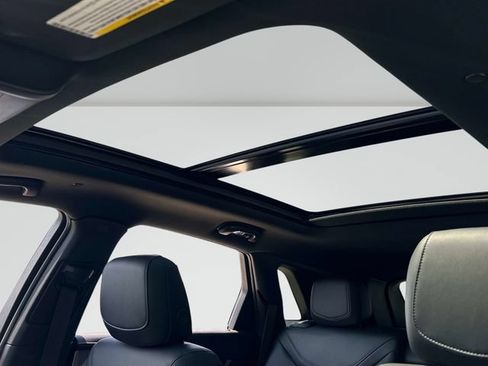 New 2026 Cadillac XT5 Premium Luxury w/ LPO, Floor Liner Package AWD/4WD image 9