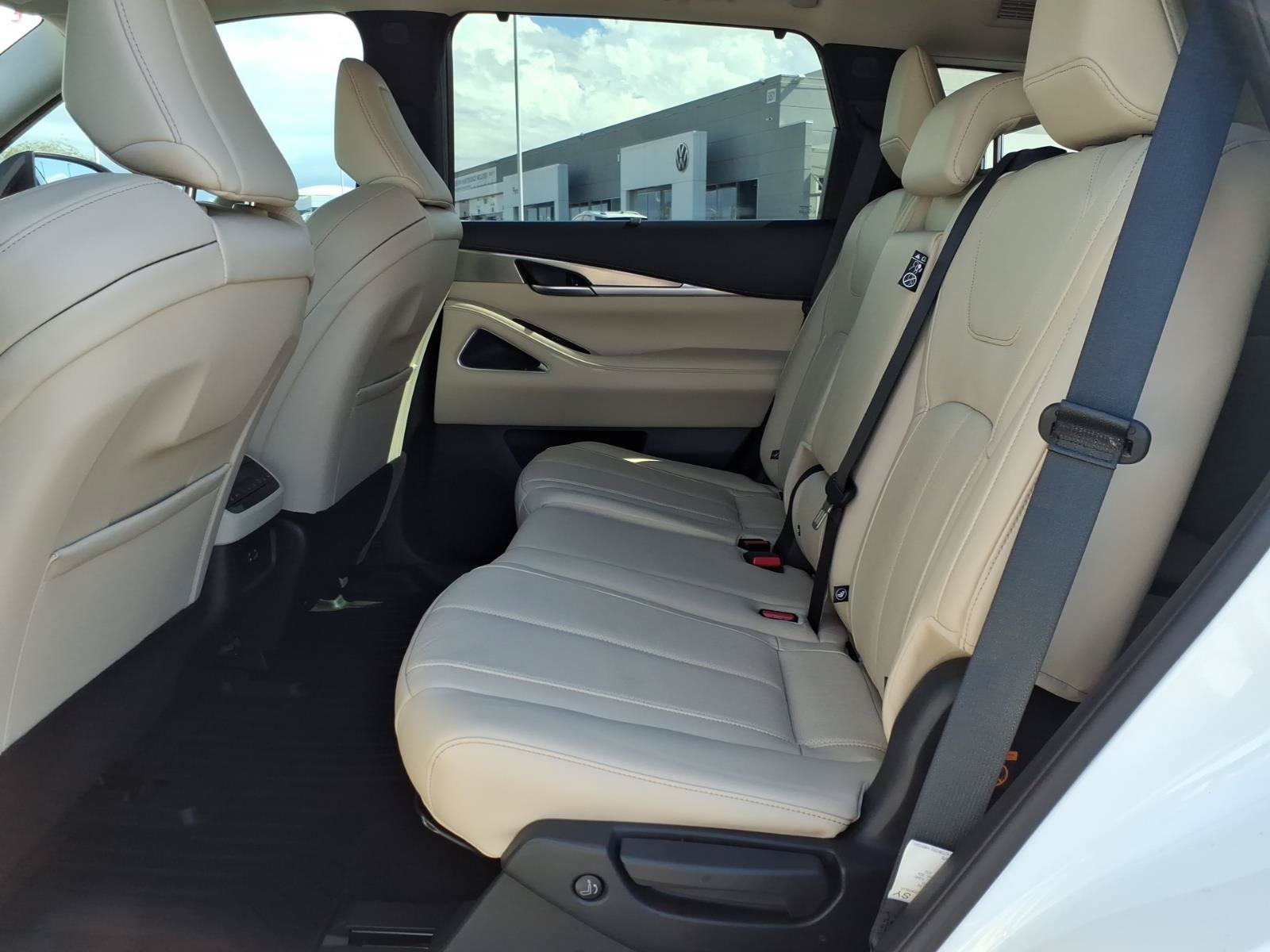 Used 2025 INFINITI QX60 Luxe w/ Vision Package FWD image 23
