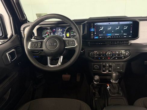 Certified 2025 Jeep Wrangler Unlimited Sahara AWD/4WD image 14