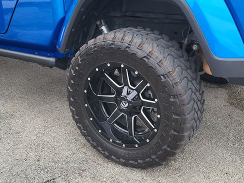 Used 2020 Jeep Gladiator Overland image 7