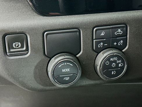 Used 2024 Chevrolet Silverado 1500 LTZ RWD image 17