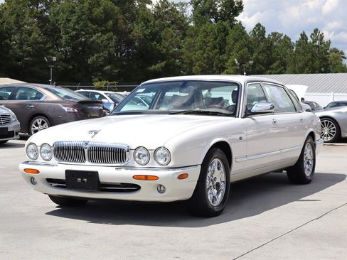 Used 2003 Jaguar XJ8 L RWD image 3