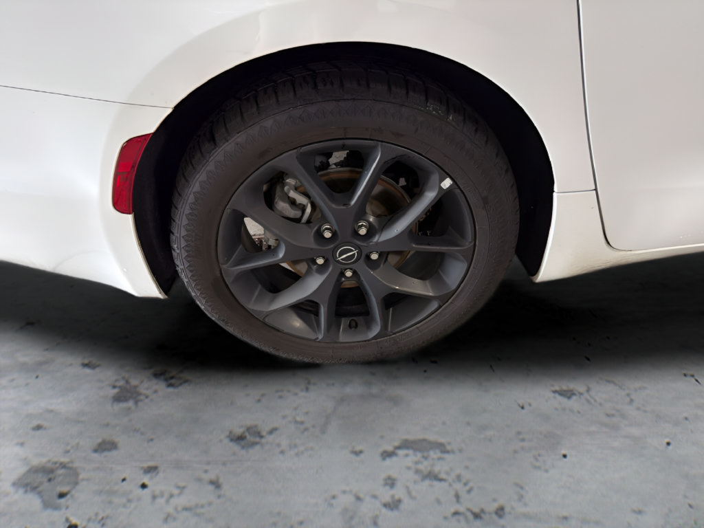Used 2025 Chrysler Pacifica Limited FWD image 30