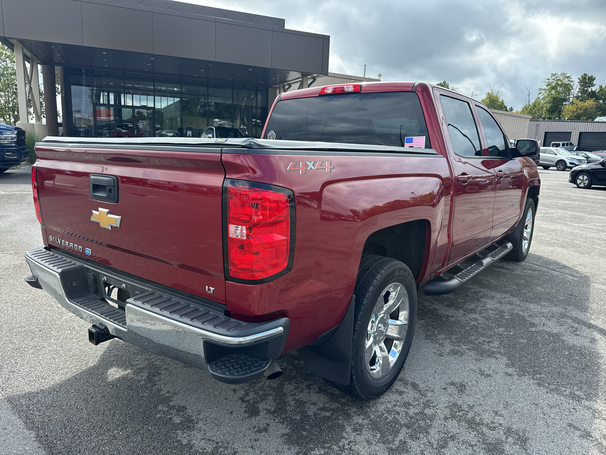 Used 2018 Chevrolet Silverado 1500 LT w/ LT Eassist Package AWD/4WD image 5
