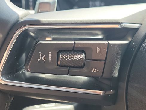 Used 2025 Porsche Macan image 35