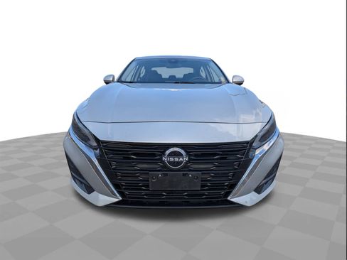 Used 2023 Nissan Altima 2.5 SV FWD image 9