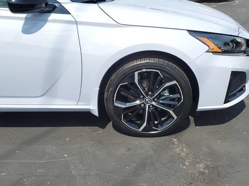 Certified 2025 Nissan Altima 2.5 SR AWD/4WD image 4