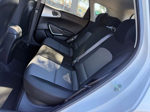 Used 2025 Kia Soul LX w/ LX Technology Package image 31