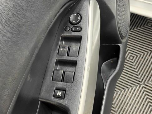 Used 2014 MAZDA MAZDA2 Sport FWD image 28