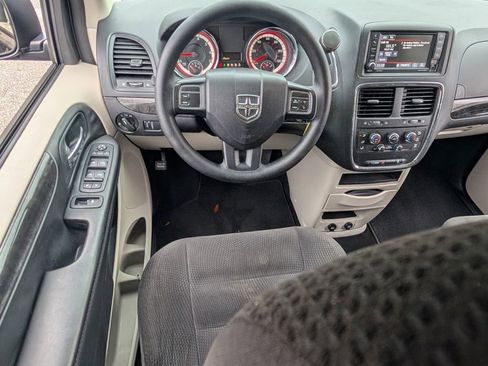Used 2018 Dodge Grand Caravan SE image 13