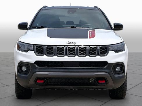 Used 2025 Jeep Compass Trailhawk AWD/4WD image 3