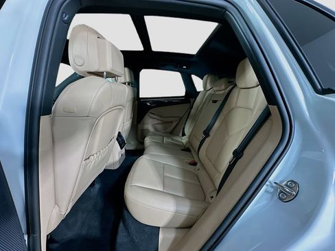 Certified 2023 Porsche Macan AWD/4WD image 24