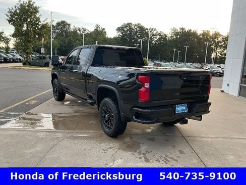 Used 2024 Chevrolet Silverado 2500 High Country w/ Midnight Edition AWD/4WD image 4